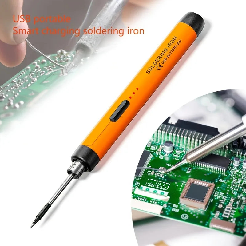 Ein orange-schwarzer tragbarer USB-Lötkolbenspitze neben einer grünen Platine.
