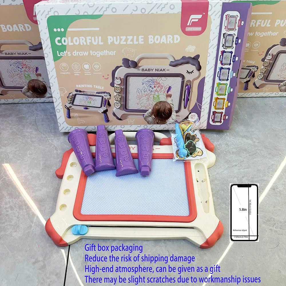 Buntes Puzzlebrett mit magnetischen Zeichenwerkzeugen und lila Sculpting-Tools auf Holzbasis.