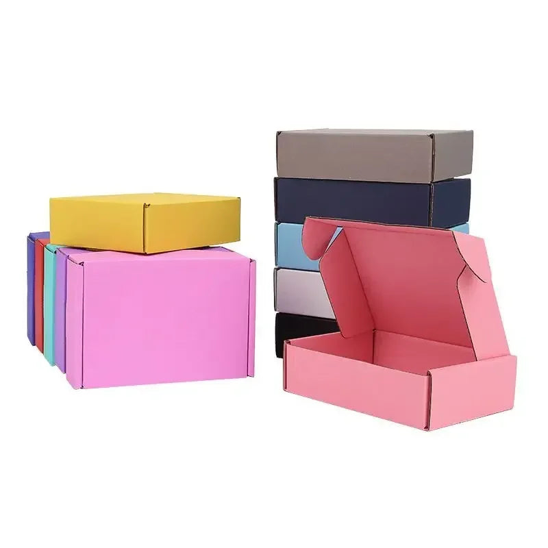 Eine Sammlung farbenfroher Wellkartons in verschiedenen Schattierungen, darunter Gelb, Pink, Blau und Grau.