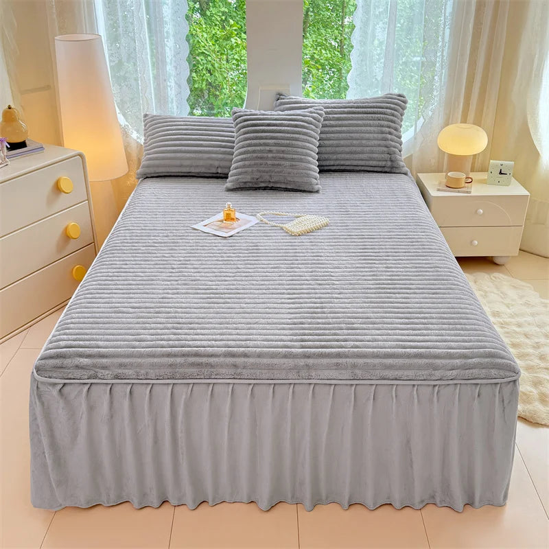 Plush Bed Skirt – Warm, Soft, and Elegant Bedding Essential