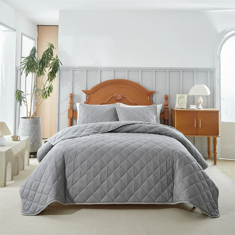 Lightweight Quilted Bedspread Set with Cloud Pattern