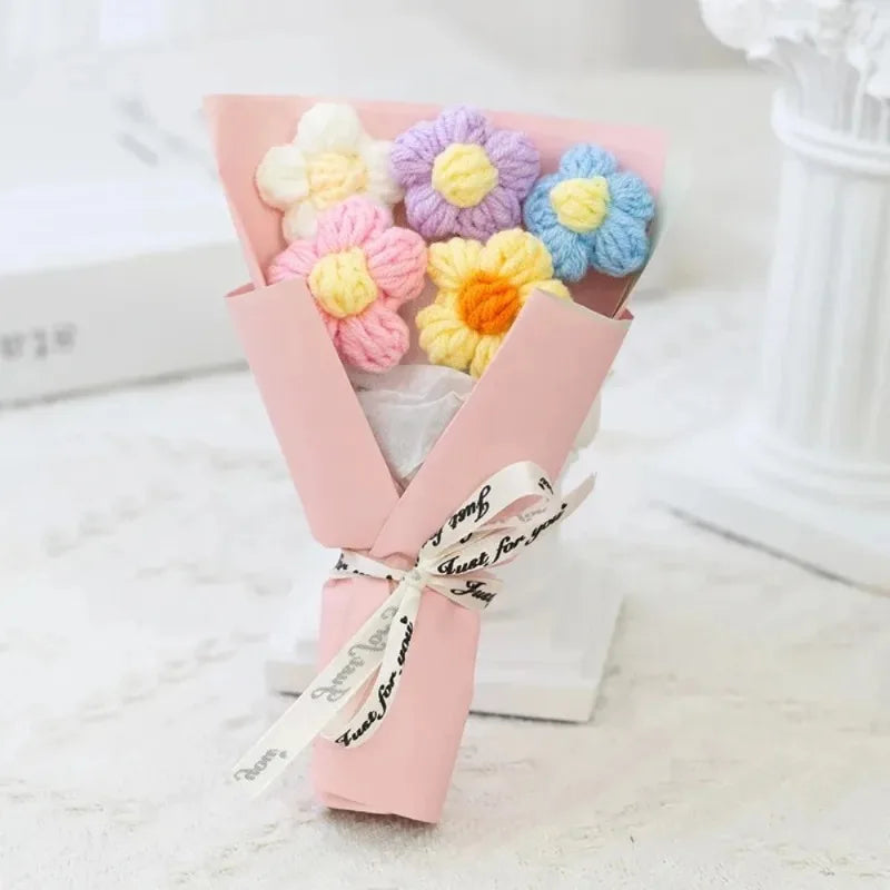 Ramo de Flores Tejidas a Mano en Miniatura
