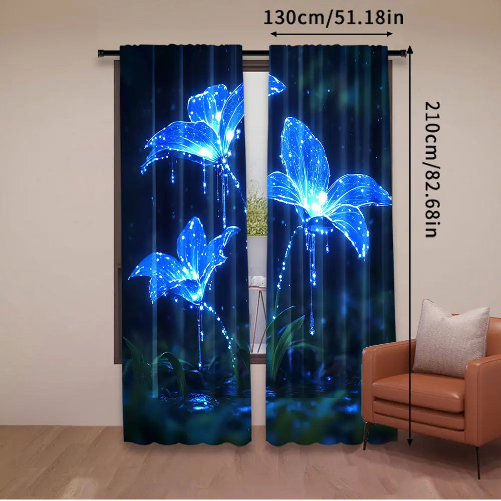 Rideaux bleus foncés en mousseline avec des motifs floraux de lys-de-vanille bleus lumineux
