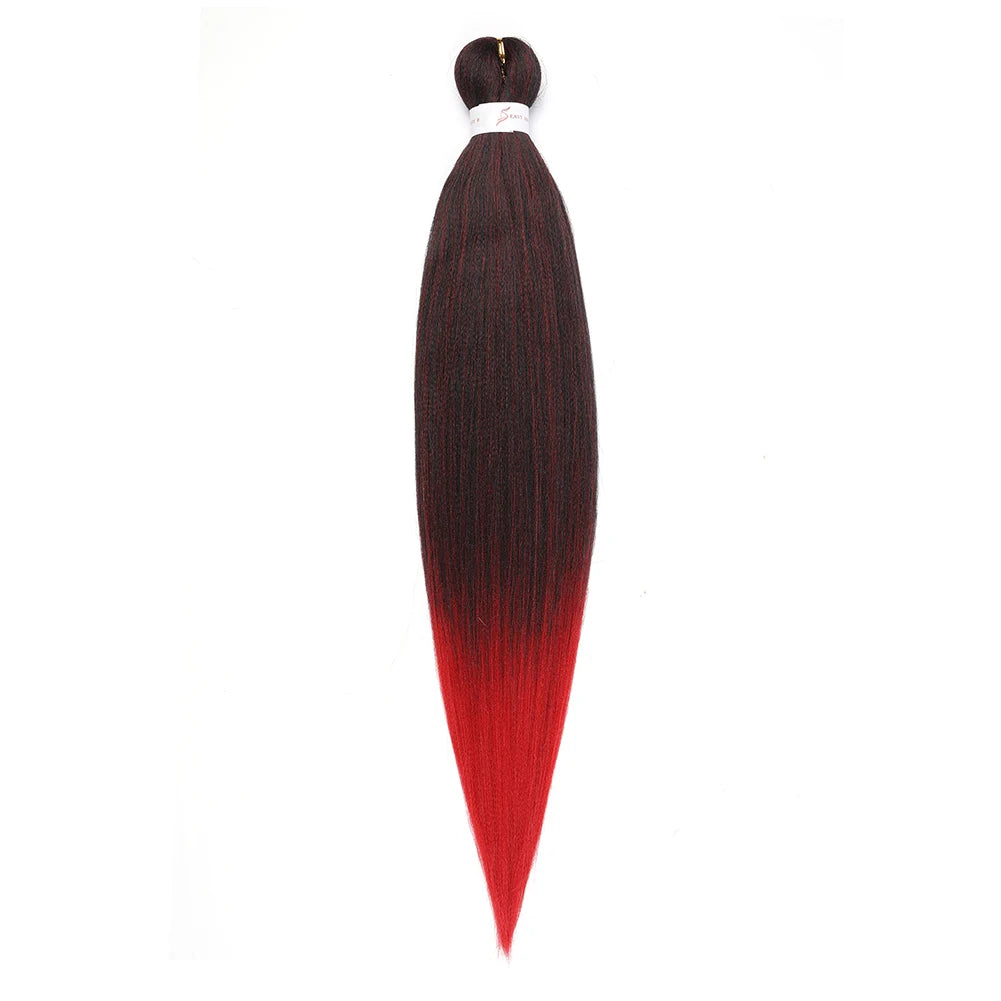 Bündel vorgestreckte Flechtfrisuren-Extensions mit dunkelbraun-roter Ombré-Farbübergang.