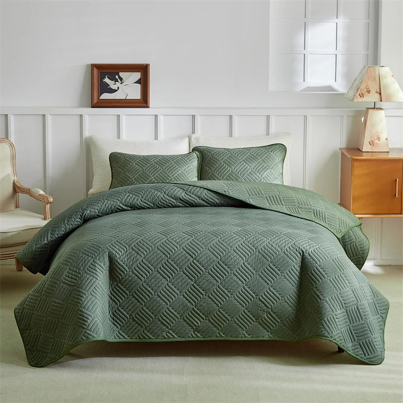 Lightweight All-Season Quilted Bedding Set with Pillow Shams
