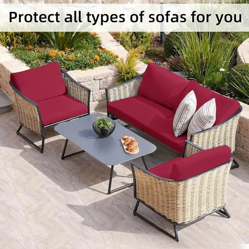 Fundas de cojines impermeables para sofá exterior con cojines rojos y grises en mobiliario de mimbre.