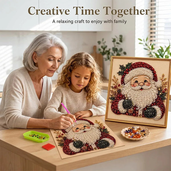 Una anciana y una niña pintan una figura de Papá Noel navideño con un kit de pintura de diamantes.