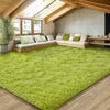 Helles limettengrünes, flauschiges Läuferteppich in modernem Holz- und Grauton.