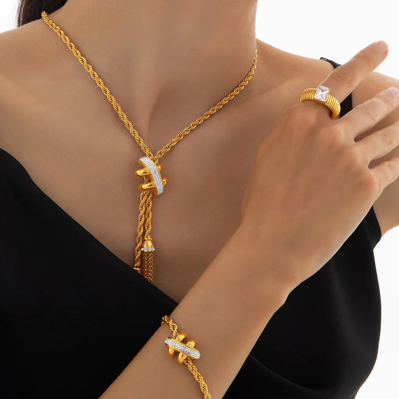 Ensemble de bijoux en chaîne torsadée avec cristaux