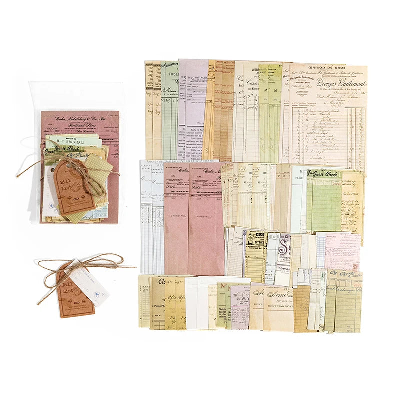 Collection de papier scrapbook vintage avec pages et éléments manuscrits usés.