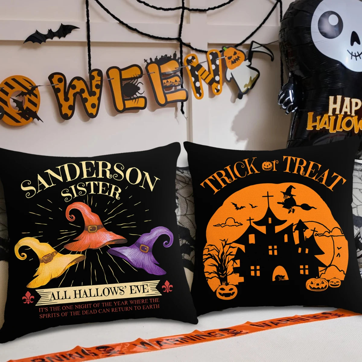 Un juego de fundas de almohada temáticas de Halloween con textos como Sanderson Sister y Trick or Treat en tela negra.