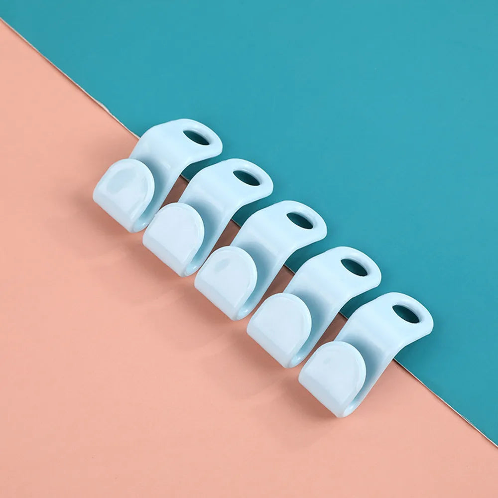 Space-Saving Hanger Connector Hooks for Closet Organization
