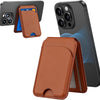 Braunes Leder-Magnet-Wallet und Handy-Ständer-Zubehör neben einem iPhone.