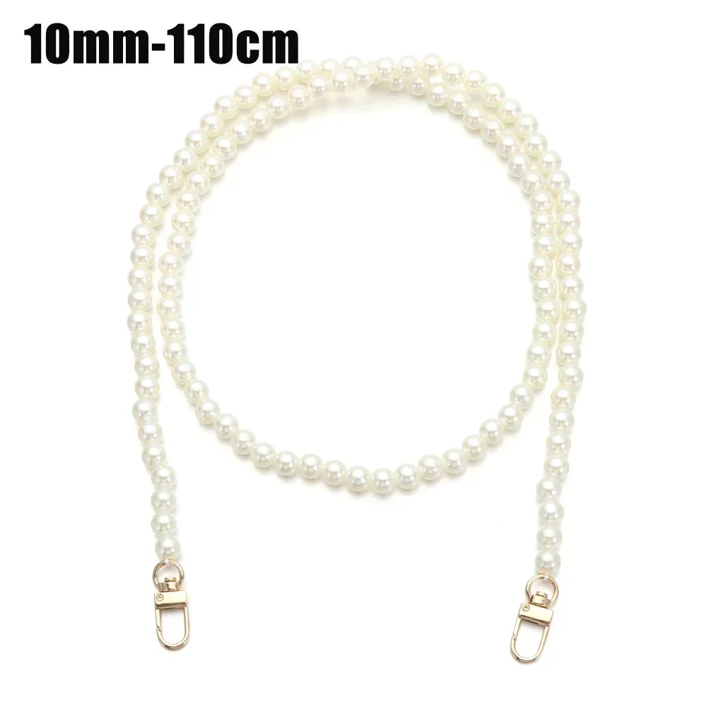 A strand of white pearls measuring 10mm to 110cm, used as an elegant chain strap for bags.