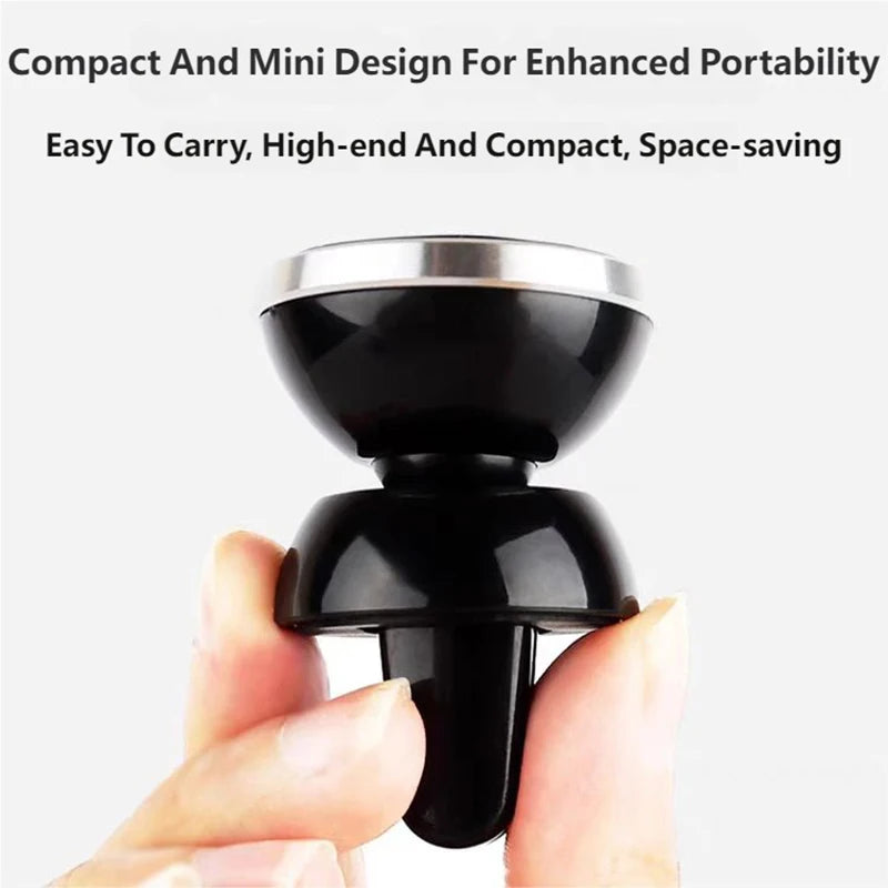 Une main tient un support de téléphone magnétique noir compact avec un dessus argenté, montrant sa portabilité.
