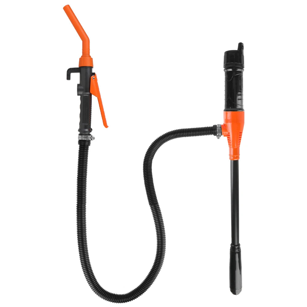 Orange und schwarz, tragbare elektrische Kraftstoffpumpe für Flüssigkeiten mit flexibem Schlauch.
