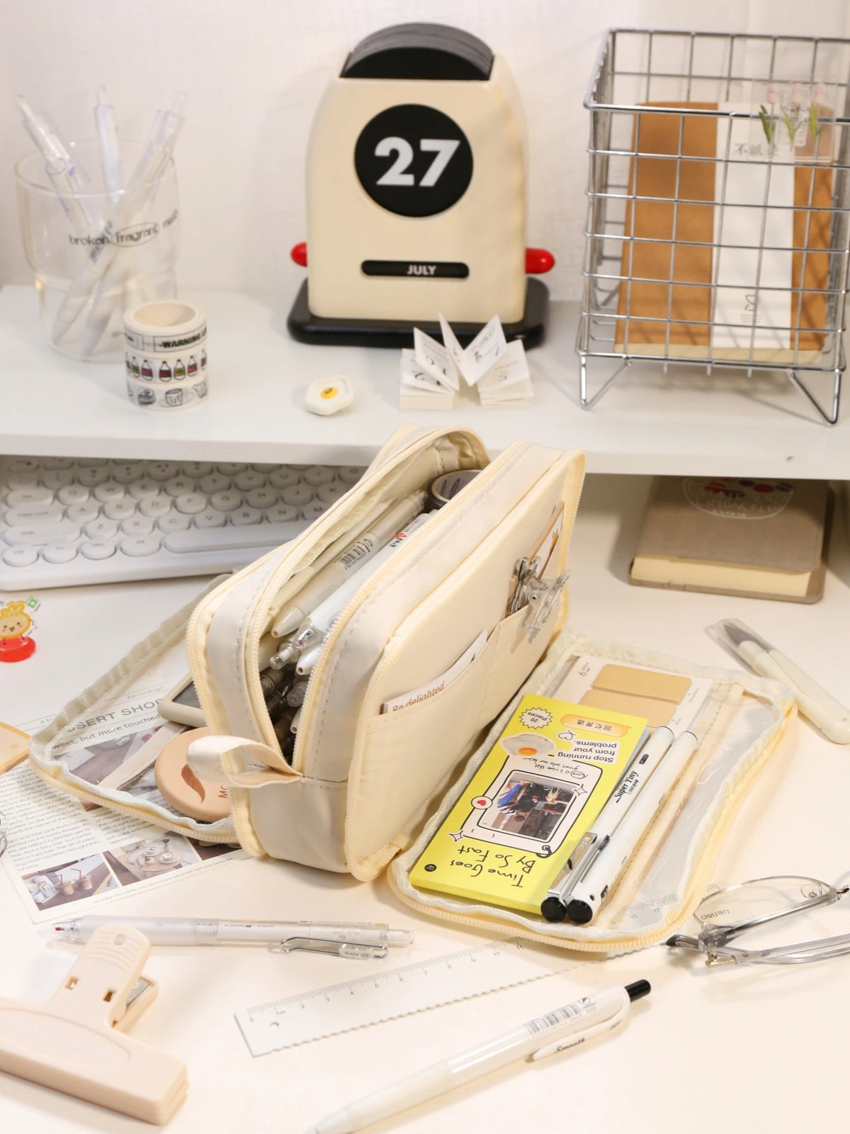 Transparent Double-Sided Pencil Case with Capybara Design