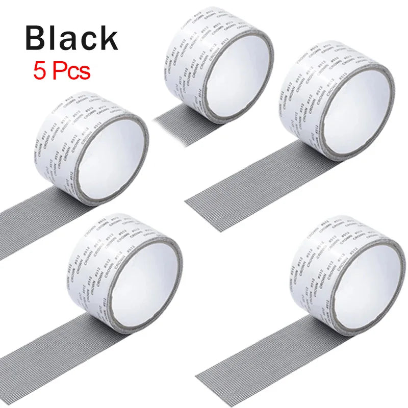 Fünf Rollen schwarzes Moskitonetz-Reparatierband für Fenstergitter gezeigt.