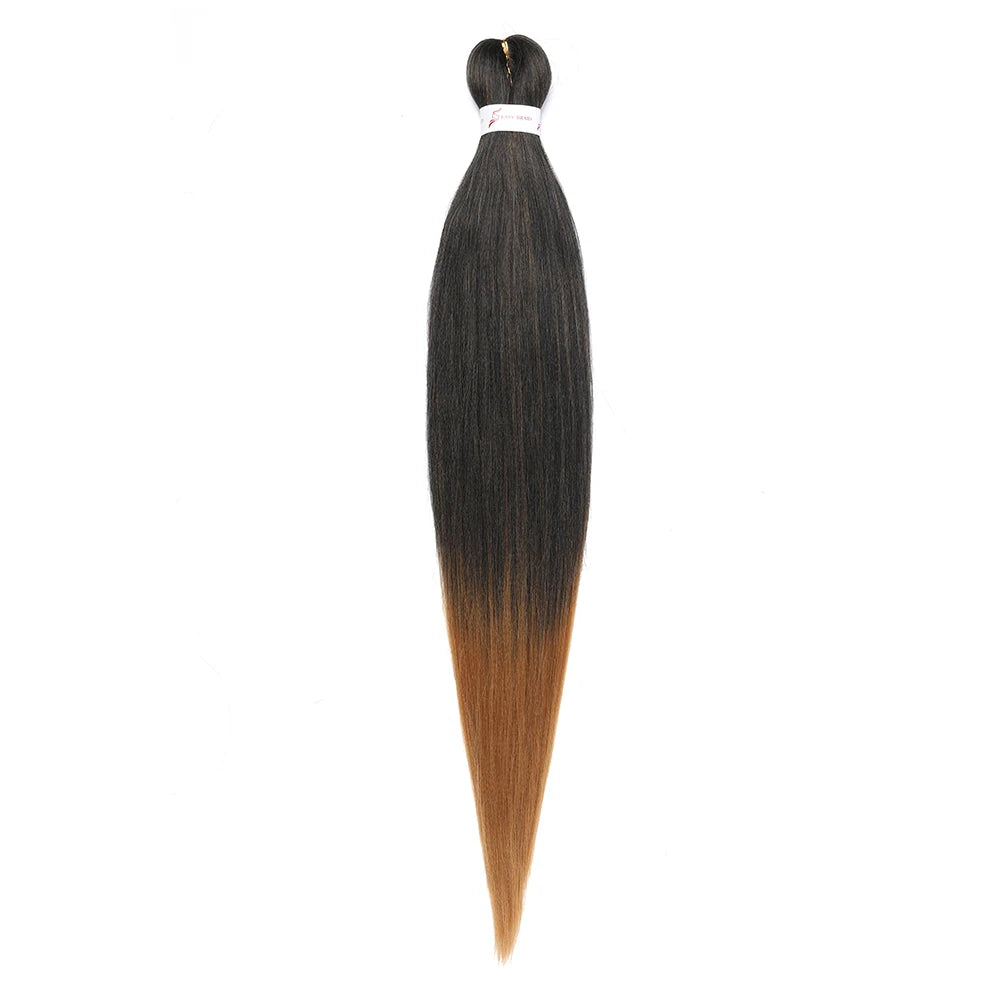 Vorgestretzte Ombre-Flechtfrisuren mit Übergang von dunkelgrau zu warmbraun.