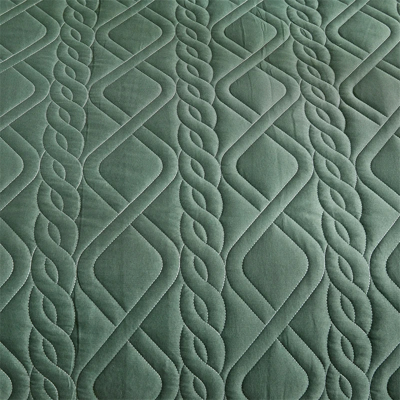 Lightweight All-Season Quilted Bedding Set with Pillow Shams