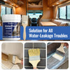 أنبوب من مادة فاريين غير المرئية للعزل المقاوم للماء بجوار أدوات الدهان والخشب المختلفة.