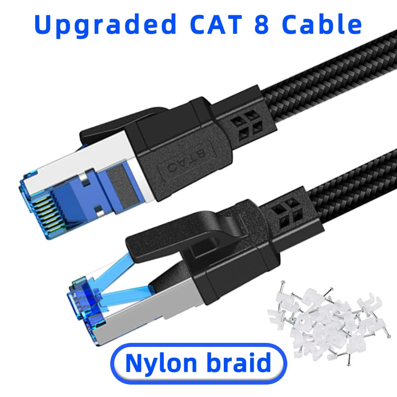 Aufgerüstetes CAT 8 Kabel mit Nylon-Drahtverbindern neben einem lockeren geflochtenen Kabel.