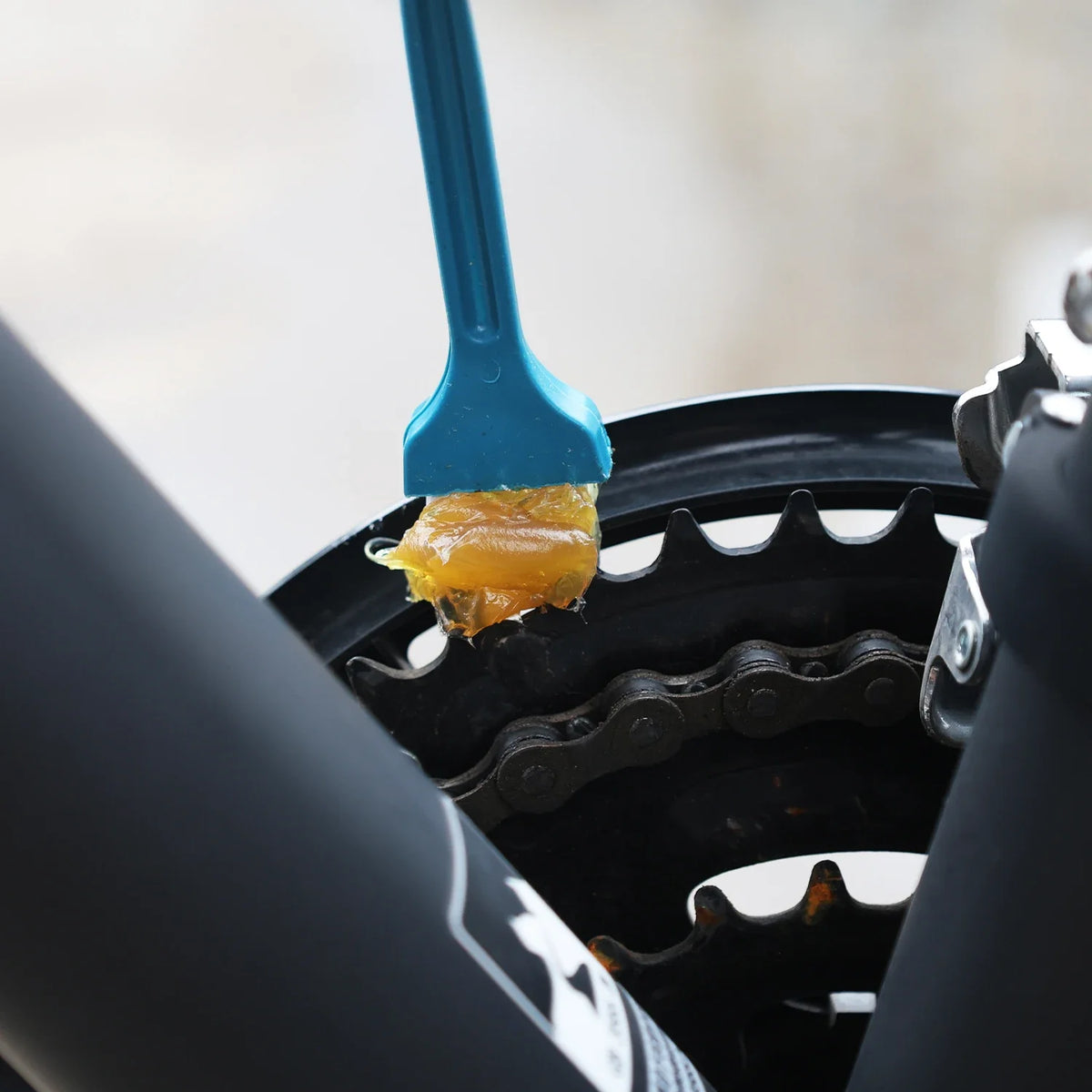 High-Temperature Lithium Grease for Automotive and Machinery