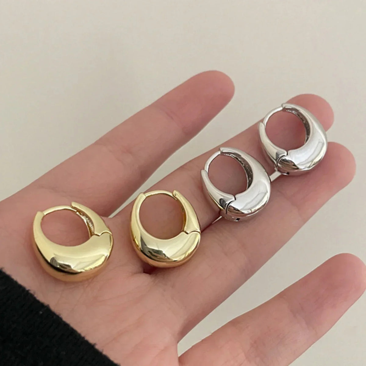 Boucles d'oreilles en anneaux dorés vintage et épais pour femmes