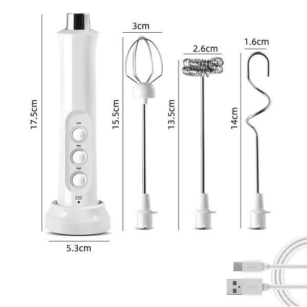 Weißes wiederaufladbares 3-in-1 Handmixer und Milchaufschäumer mit verschiedenen Aufsätzen.