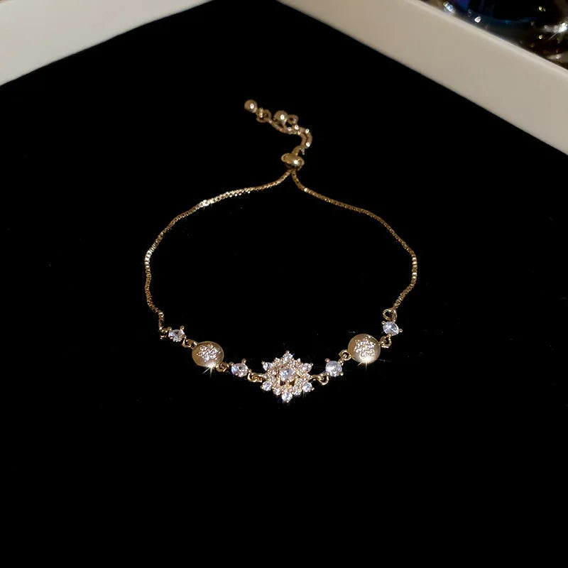 Rhinestone Round Clasp Bracelet