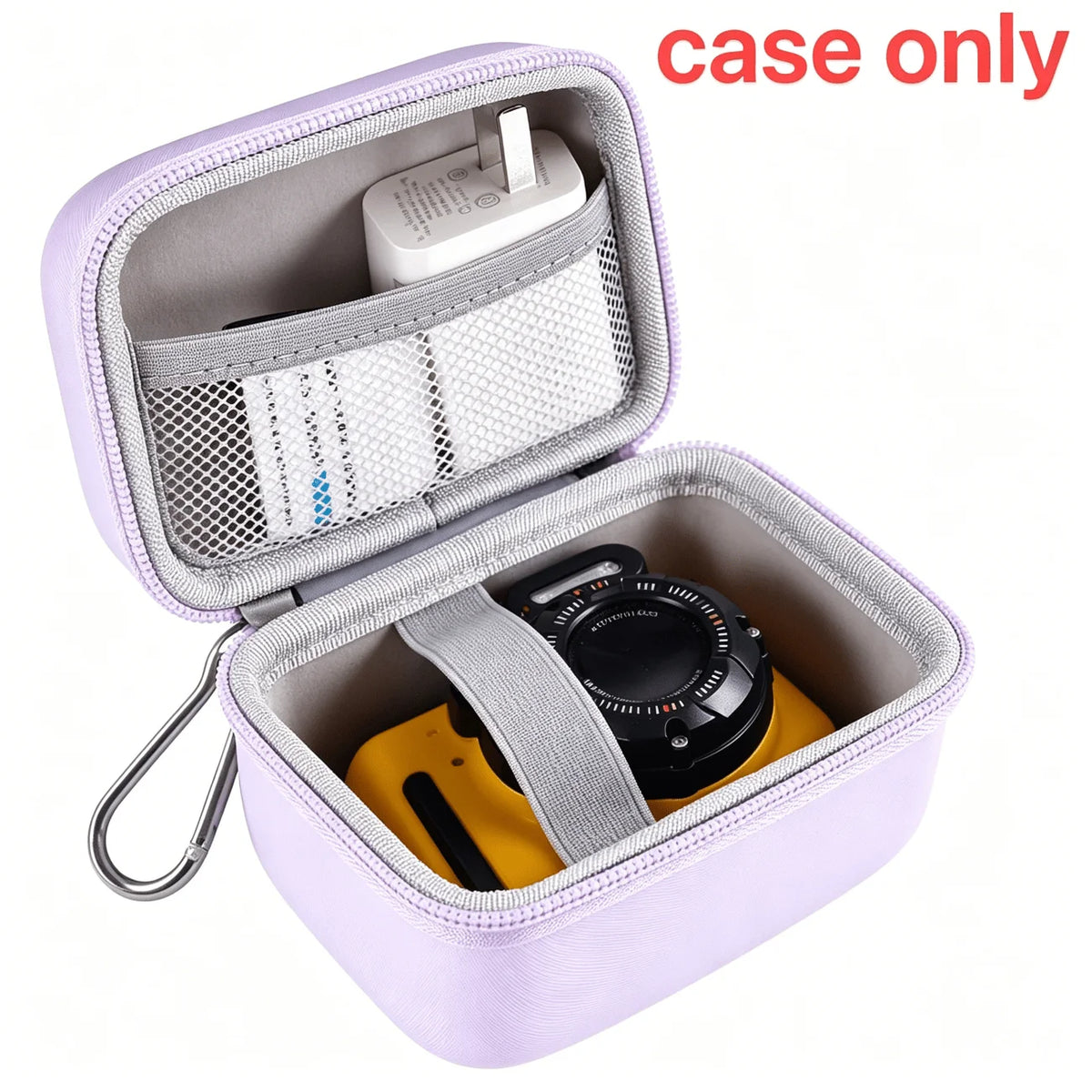 Lila Hartschalen-Transportcase für eine Kamera, zeigt das Innere mit Schaumstoffpolsterung und einer Kamera.