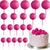 Eine Sammlung von 20 rosa Ball-Kekstoppern auf Stäbchen.