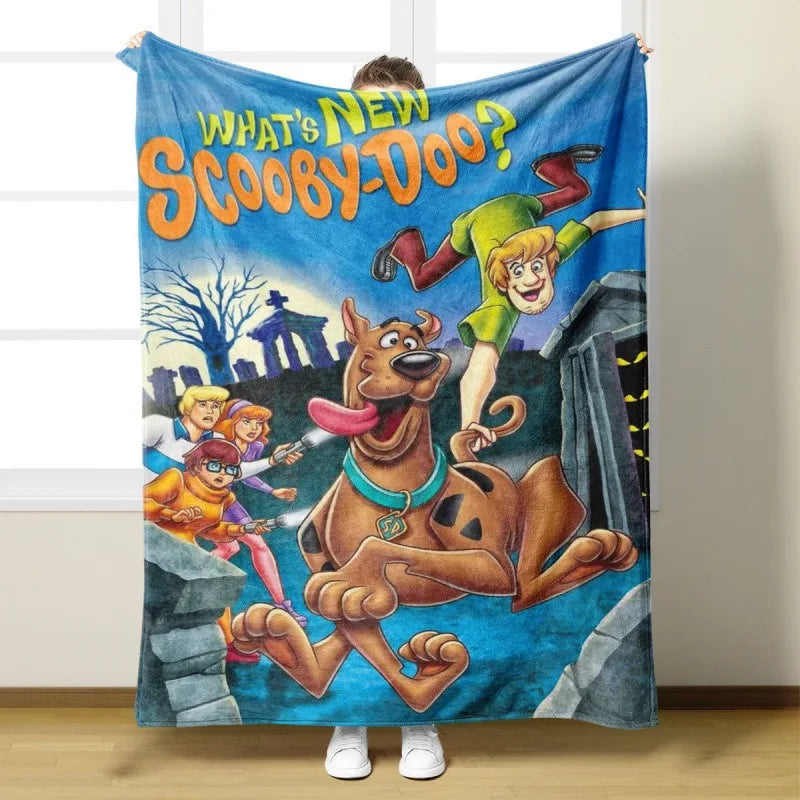 Buntes Scooby-Doo Cartoon Flanell-Überwurf mit Figuren und Titeltext.