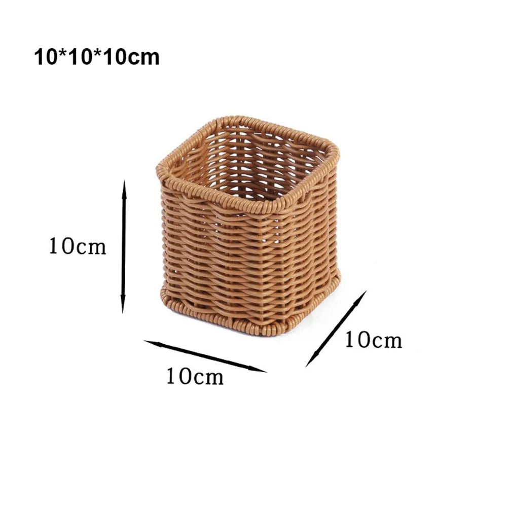 A brown handwoven wicker serving basket with dimensions 10x10x10 cm.