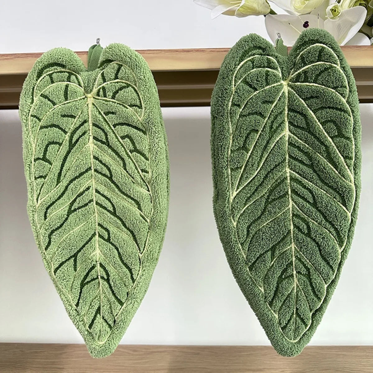 Leaf Design Ultra-Absorbent Quick-Dry Hand Towel with Hanging Loop