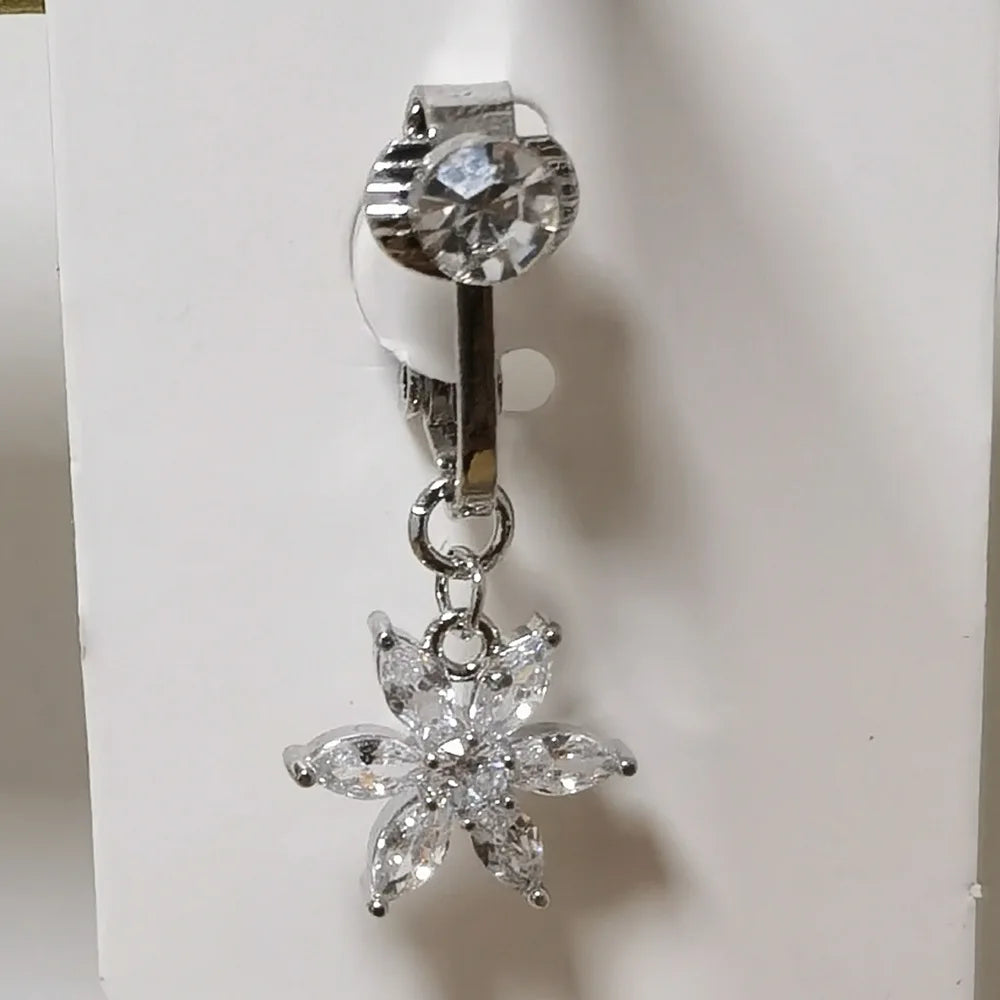 Anillo para el ombligo tipo mariposa plateado con gema de circonita rosa.
