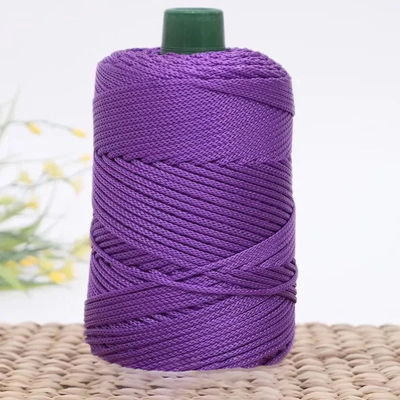 Spule lila 3mm Eiskord-Crochetgarn für DIY-Bastelarbeiten.