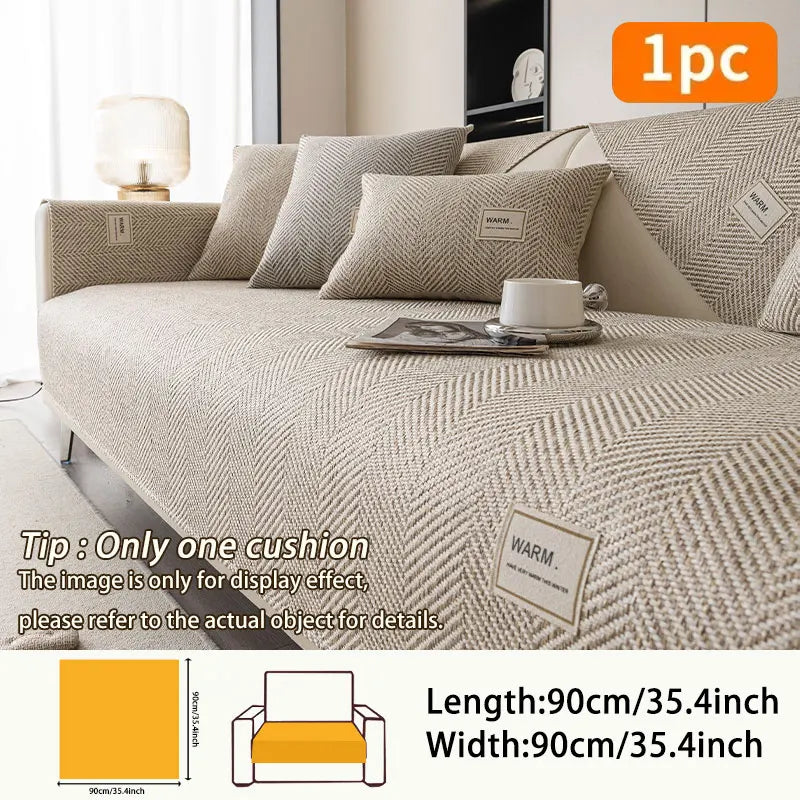 Coussin de canapé beige avec oreillers assortis sur un lit, montrant la texture et la taille.