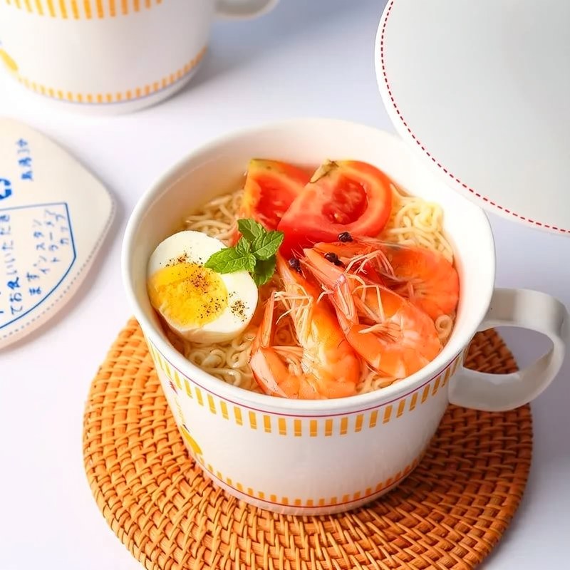 Ceramic Noodle Bowl with Lid and Handle