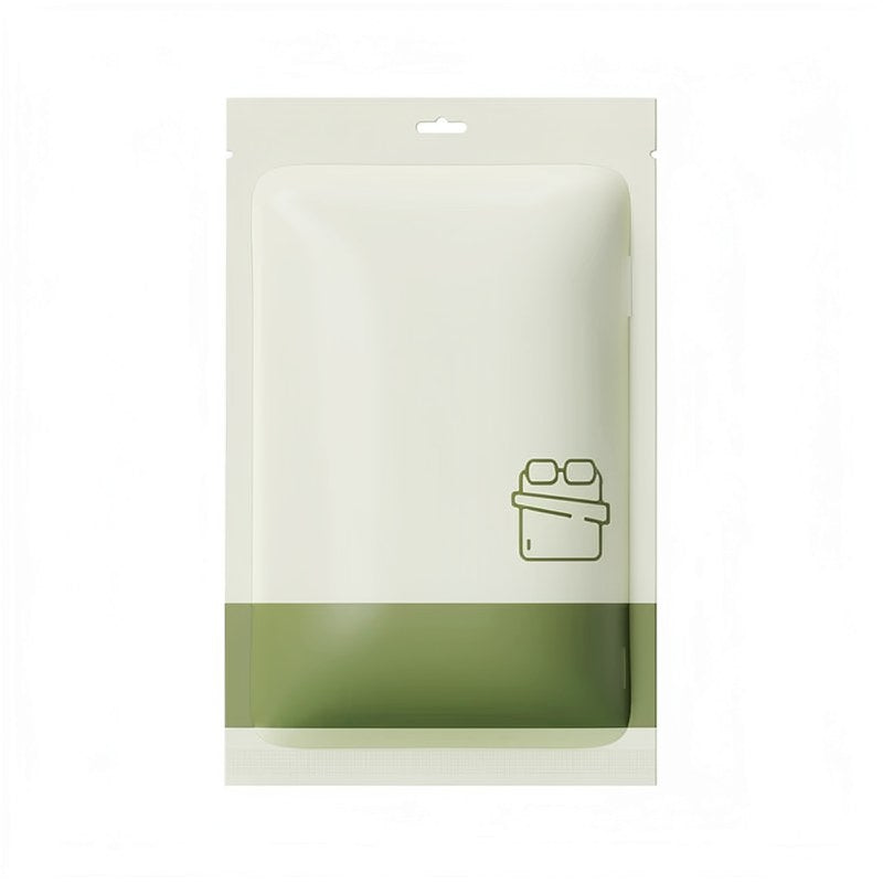 Un paquet scellé contenant un ensemble de draps de lit jetables assortis avec un film protecteur vert clair.