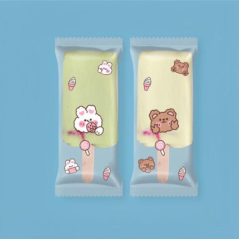 Zwei klare Lebensmittelbehälter mit hellgrünen und gelben Eisstangen, zeigen niedliche Bären- und Eiscreme-Illustrationen