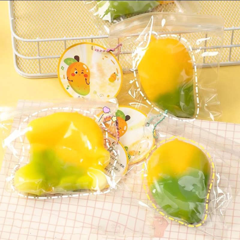 Balle anti-stress en forme de pomme de terre jaune et verte, montée lentement, emballée dans des sacs en plastique transparen