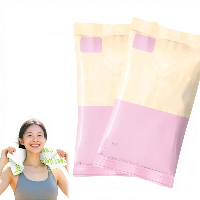 Une paire de serviettes de refroidissement instantanées roses sur fond blanc.